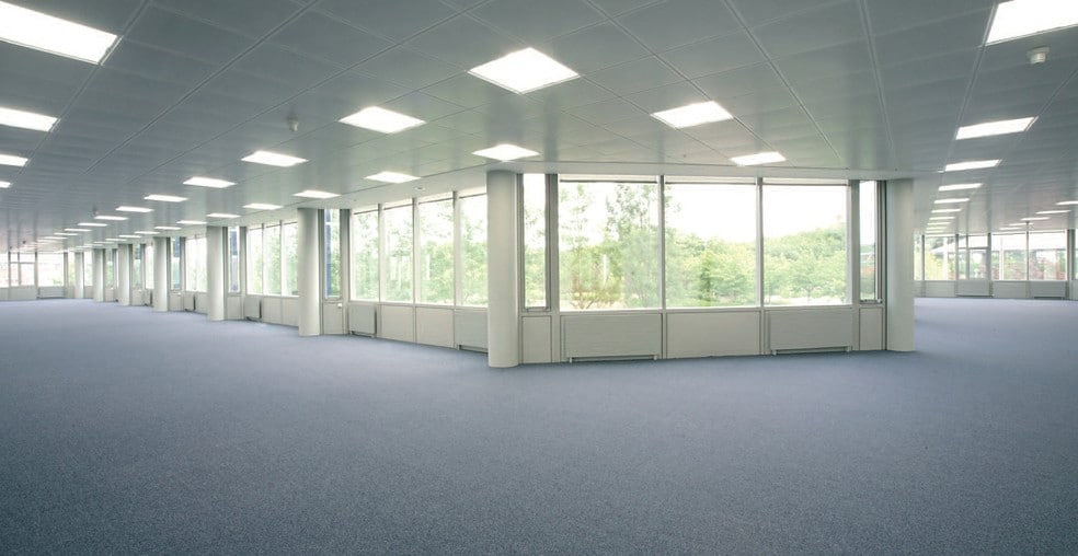 3 Redwood Cres, East Kilbride to rent - Interior Photo - Image 3 of 11