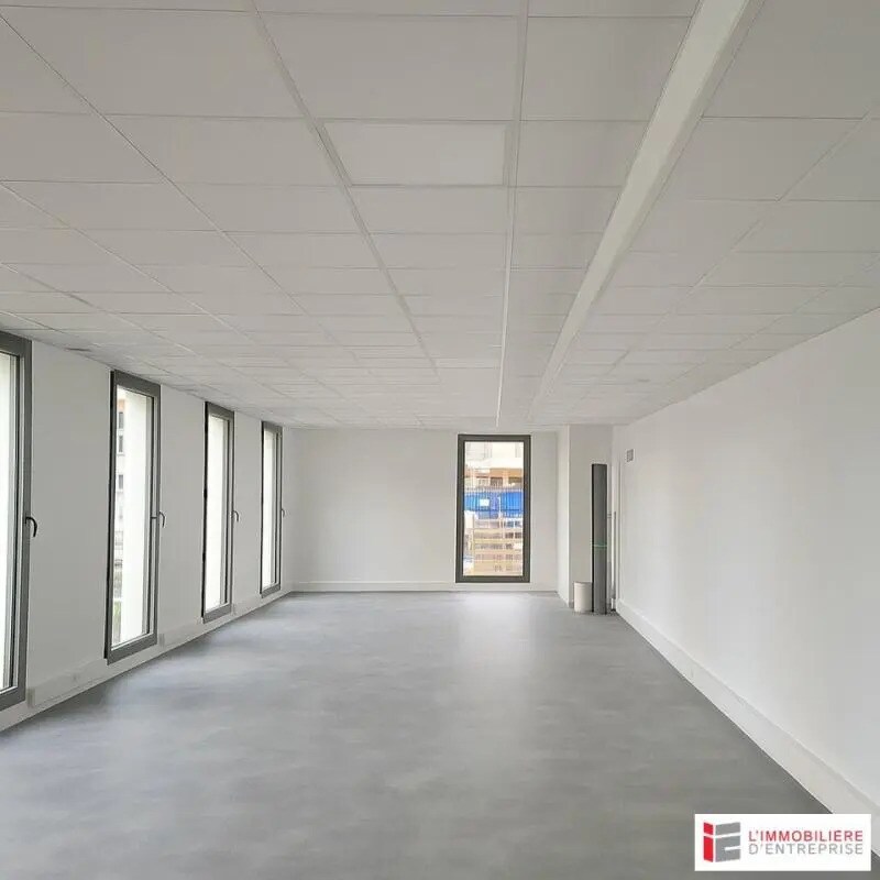 Office in Cesson-Sévigné for sale Interior Photo- Image 1 of 2