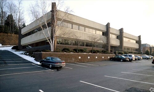 1011 Mumma Rd, Wormleysburg, PA to rent Building Photo- Image 1 of 5