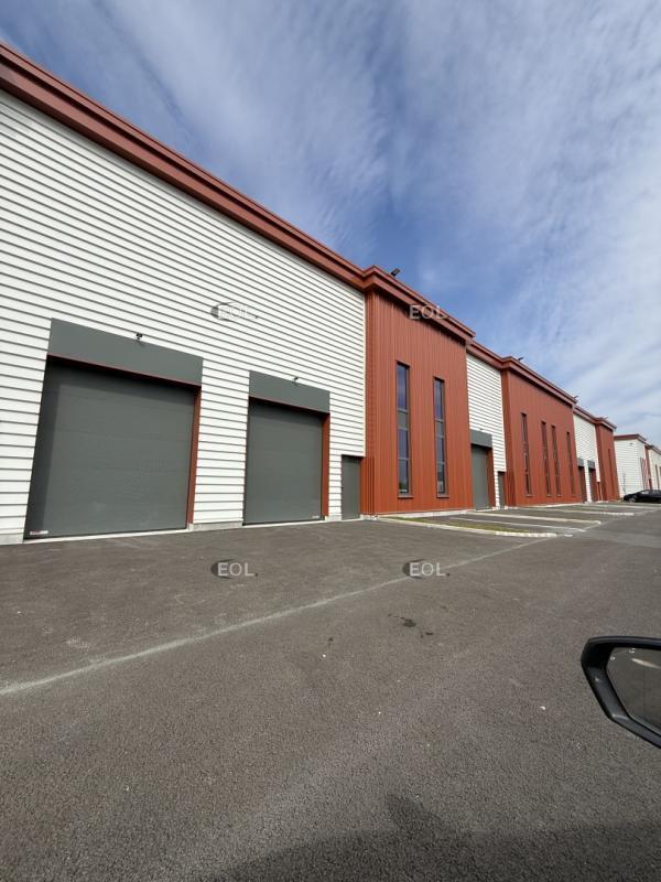 Light Industrial in Serris to rent Building Photo- Image 1 of 6