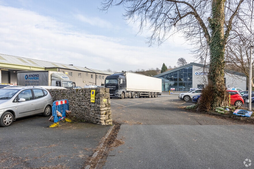 Aynam Rd, Kendal to rent - Building Photo - Image 3 of 3