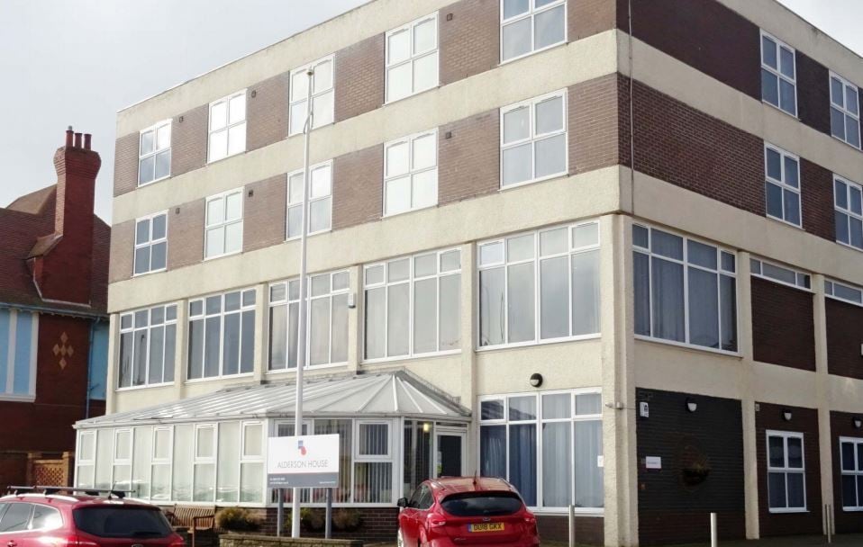 70 S Marine Dr, Bridlington for sale Primary Photo- Image 1 of 1