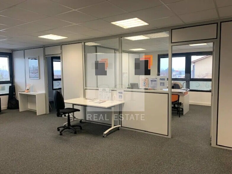 Office in Limas to rent - Interior Photo - Image 3 of 12