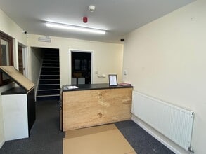 St Cenydd Rd, Caerphilly to rent Interior Photo- Image 2 of 4