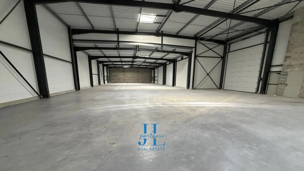 Industrial in Bassens to rent - Interior Photo - Image 3 of 11