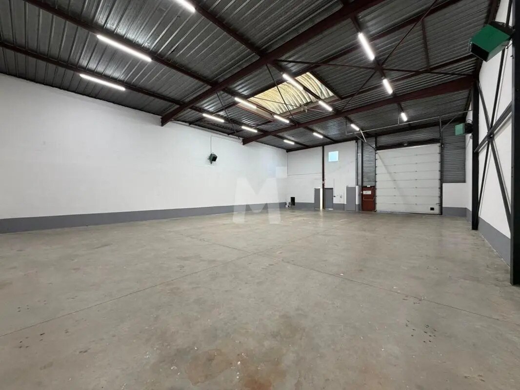 Light Industrial in Chilly-Mazarin to rent Building Photo- Image 1 of 14