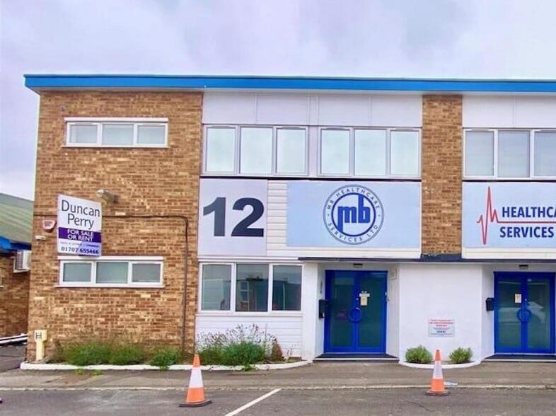 12-14 Station Clos, Potters Bar to rent - Building Photo - Image 1 of 10