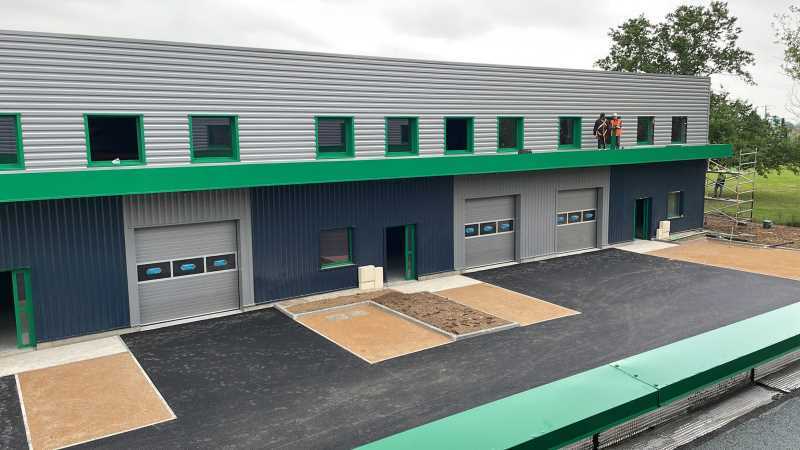 Light Industrial in Tignieu-Jameyzieu to rent - Building Photo - Image 1 of 11