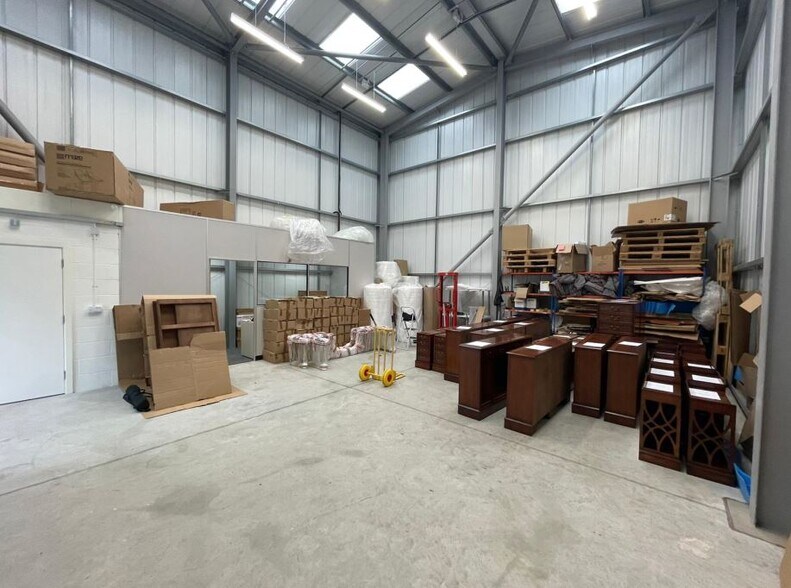 Ash Court, Moorgreen Industrial Park, Engine Ln, Nottingham to rent - Interior Photo - Image 3 of 6