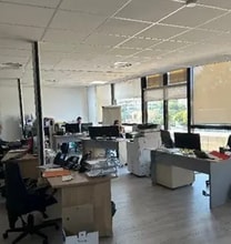 Retail in Marseille to rent Interior Photo- Image 1 of 1