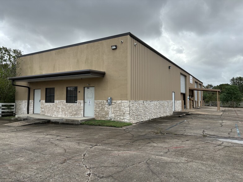 722 Fairmont Pky, Pasadena, TX for rent - Building Photo - Image 1 of 9