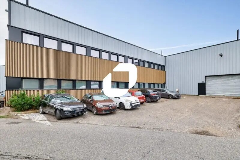 Light Industrial in Villeneuve-la-Garenne to rent Building Photo- Image 1 of 12