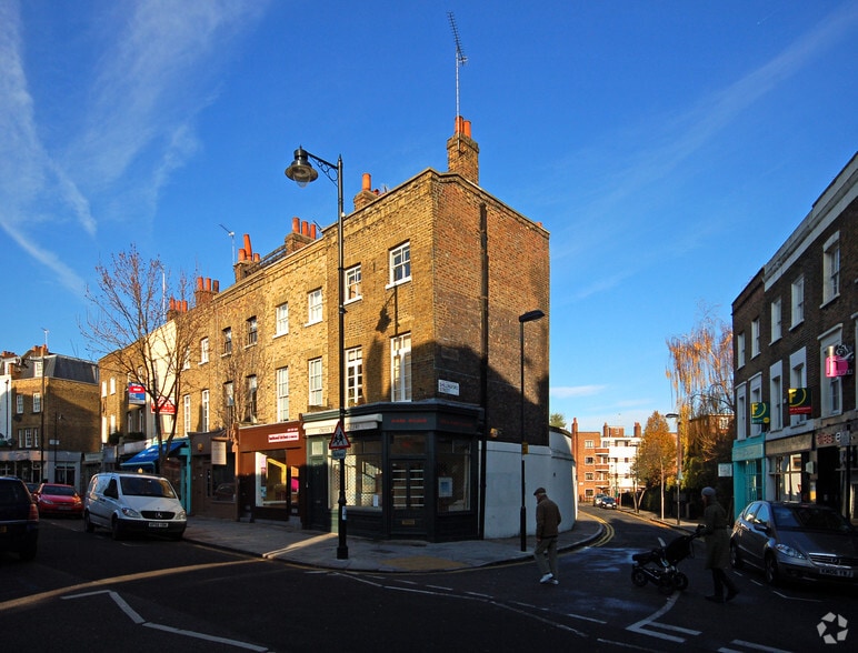 40 Cross St, London to rent - Building Photo - Image 3 of 6