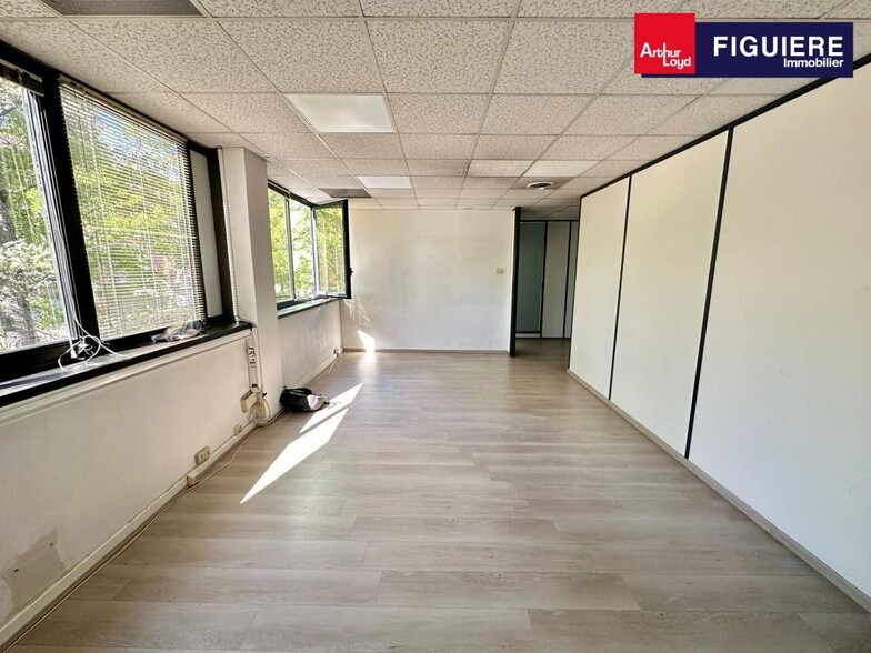 2 Rue Mahatma Gandhi, Aix-en-Provence for sale - Interior Photo - Image 2 of 18
