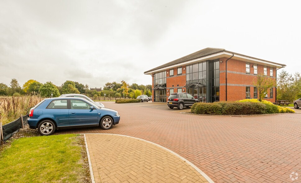 Clywedog Rd S, Wrexham to rent - Building Photo - Image 2 of 3