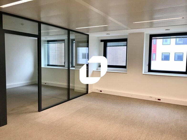 6-8 Rue Du Quatre Septembre, Issy-les-Moulineaux to rent - Interior Photo - Image 3 of 5