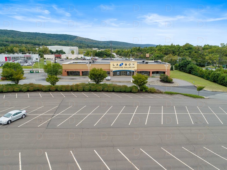 85 Wyoming Valley Mall, Wilkes Barre, PA for sale - Building Photo - Image 1 of 1