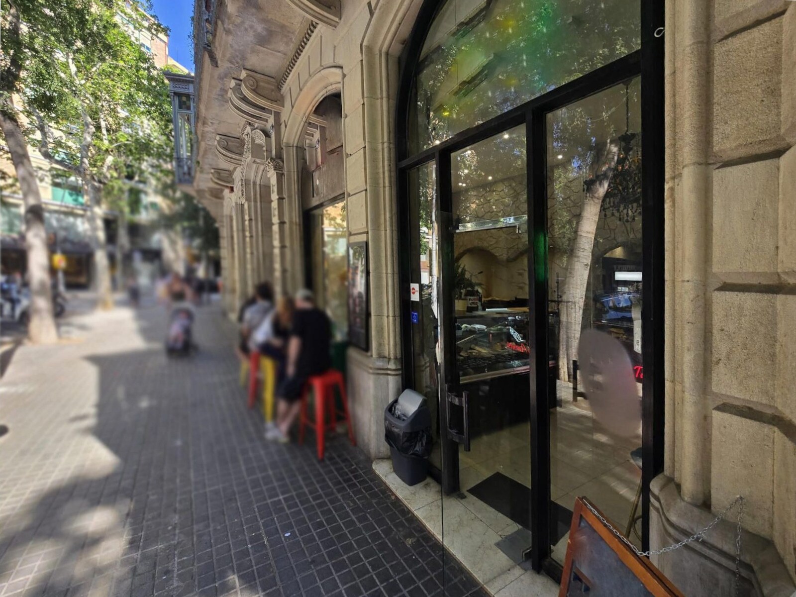 Retail in Barcelona, Barcelona to rent Interior Photo- Image 1 of 2