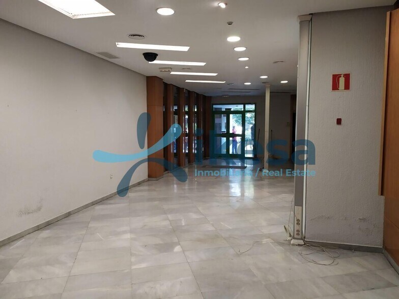 Retail in Antequera for sale - Lobby - Image 2 of 8