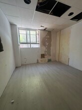 Retail in Madrid, Madrid to rent Interior Photo- Image 2 of 10