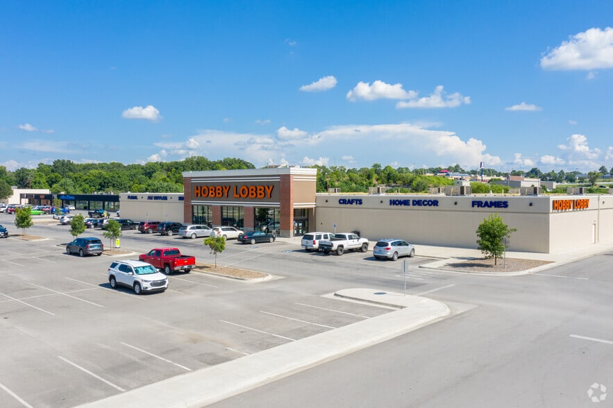 534-598 SE Washington Blvd, Bartlesville, OK for rent - Building Photo - Image 1 of 28