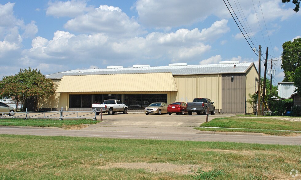 5201 Wayside Dr, Houston 77087 UK