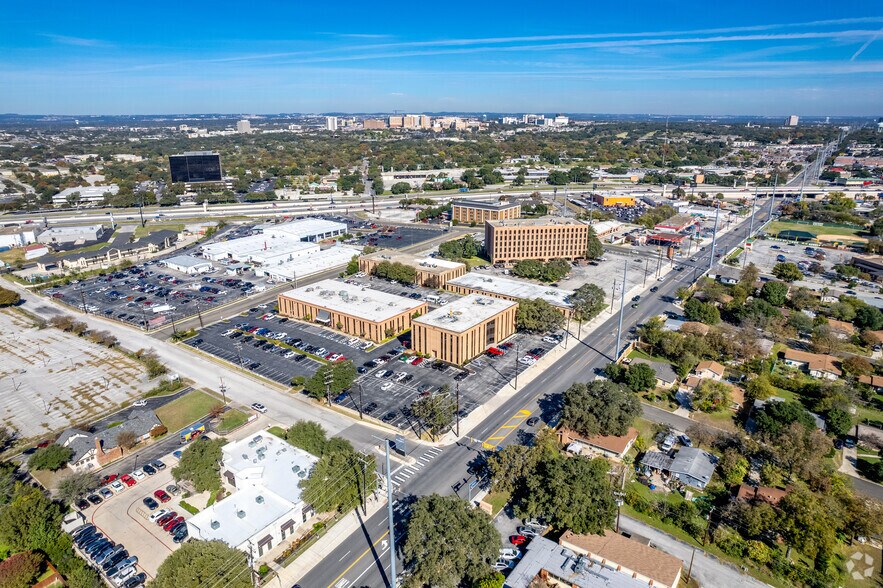 5805 Callaghan Rd, San Antonio, TX for rent - Building Photo - Image 3 of 11