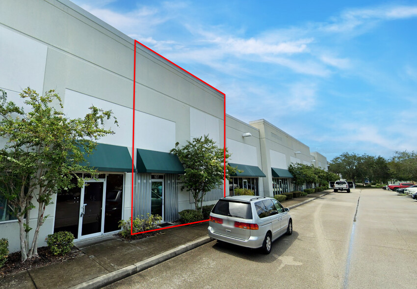 585 NW Mercantile Pl, Port Saint Lucie, FL for sale - Building Photo - Image 1 of 10