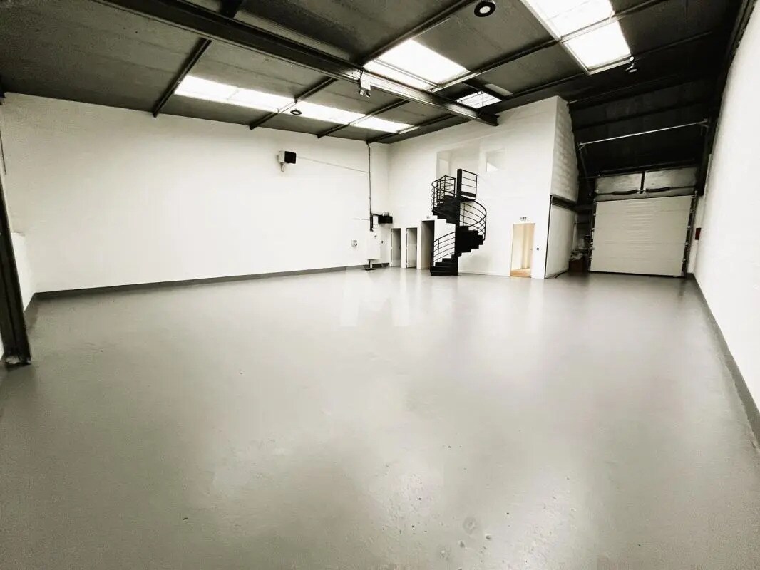 Light Industrial in Évry-Courcouronnes to rent Building Photo- Image 1 of 17