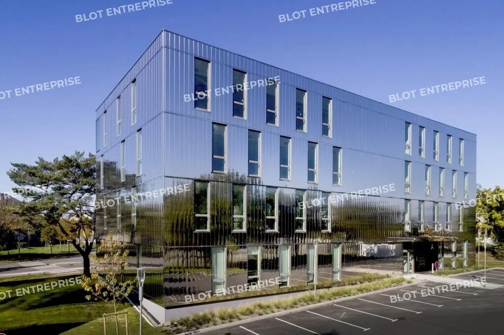 Office in Saint-Herblain for sale Primary Photo- Image 1 of 11