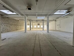 Light Industrial in Villepinte for sale Interior Photo- Image 2 of 11