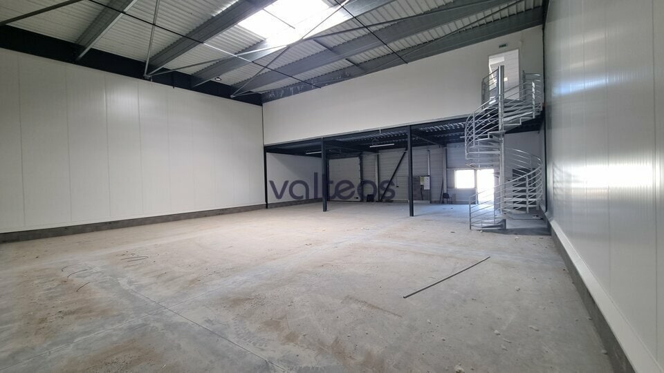 Light Industrial in Bruguières to rent - Interior Photo - Image 2 of 6