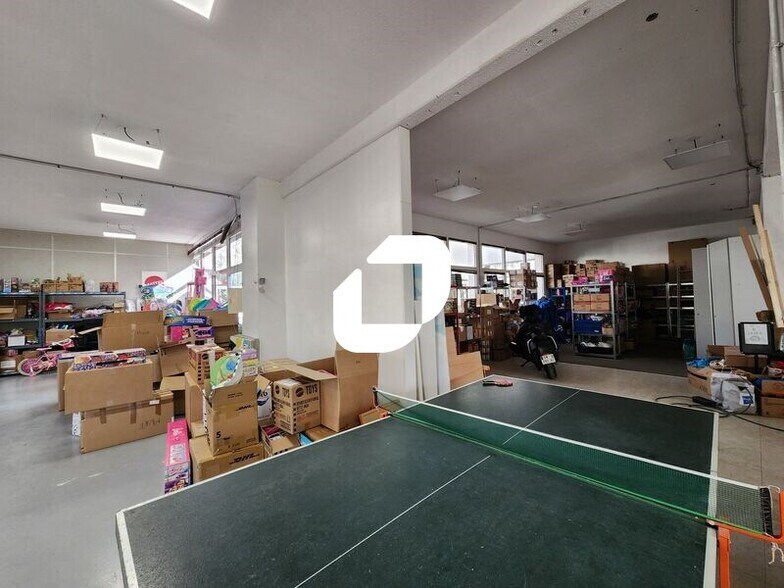 Light Industrial in Bièvres to rent - Interior Photo - Image 2 of 12