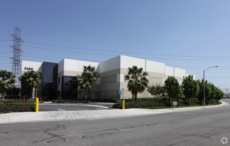 3190 Cornerstone Dr, Mira Loma 91752 UK