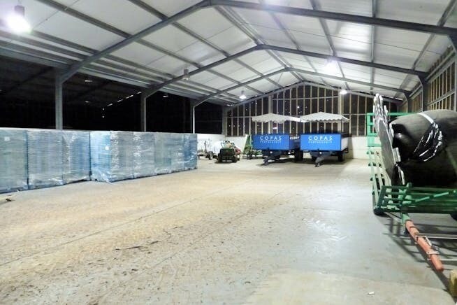 Choke Ln, Maidenhead to rent Interior Photo- Image 1 of 2