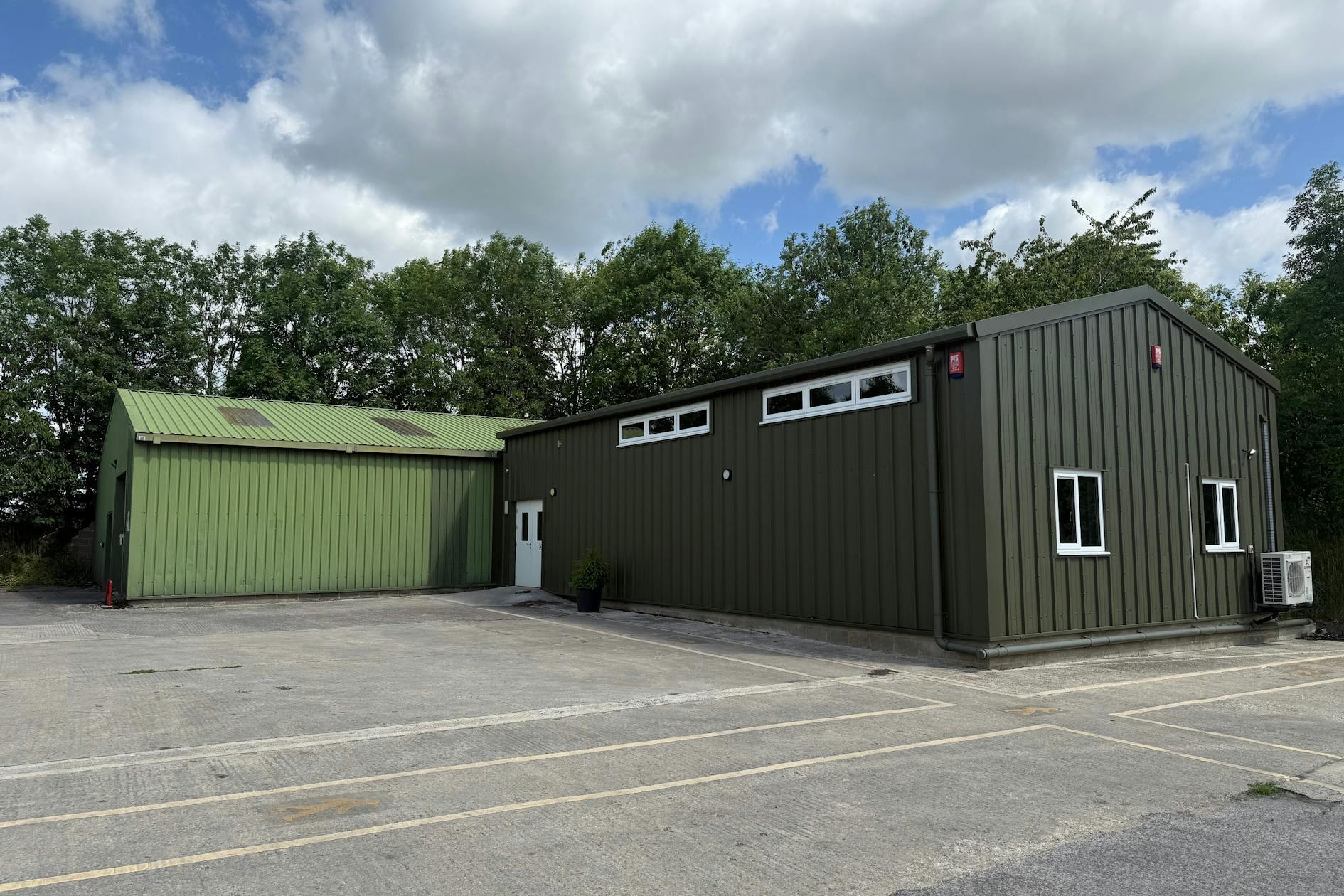 6 Pinkney Park, Malmesbury to rent Primary Photo- Image 1 of 4