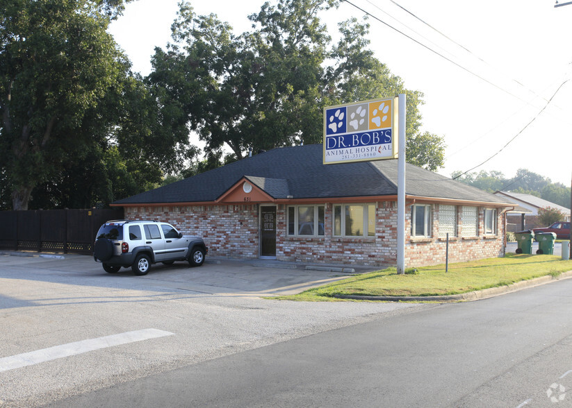 631 S Douglas St, Alvin, TX for sale - Primary Photo - Image 1 of 1