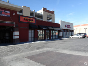 2725 N Mesa St, El Paso, TX for rent Building Photo- Image 1 of 2