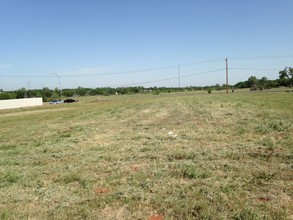 1240 E Hwy 152, Mustang, OK for sale Primary Photo- Image 1 of 1