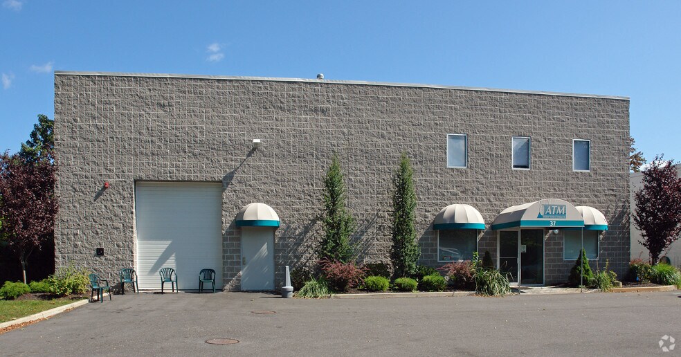 37 Rider Ave, Patchogue 11772 UK