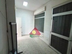 Retail in Madrid, Madrid to rent Interior Photo- Image 2 of 3