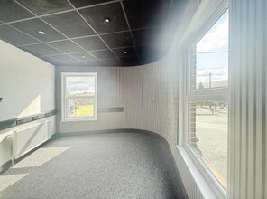 52 Princess St, Leigh to rent Interior Photo- Image 2 of 7