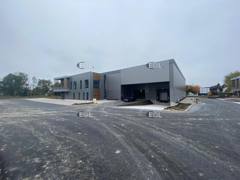 Light Industrial in Courtry for sale - Building Photo - Image 1 of 1