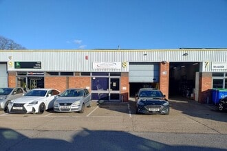 Martinfield, Welwyn Garden City to rent Building Photo- Image 1 of 4
