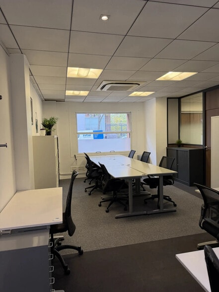 Co-working Space in Paris to rent - Building Photo - Image 3 of 11