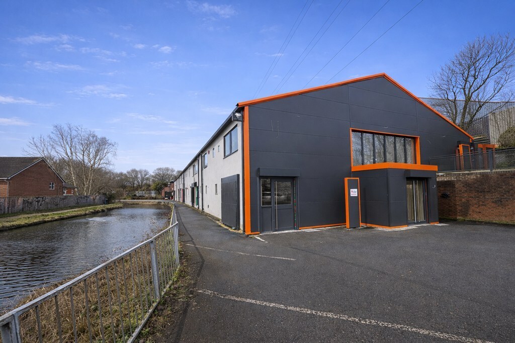 Lifford Ln, Birmingham to rent Building Photo- Image 1 of 7