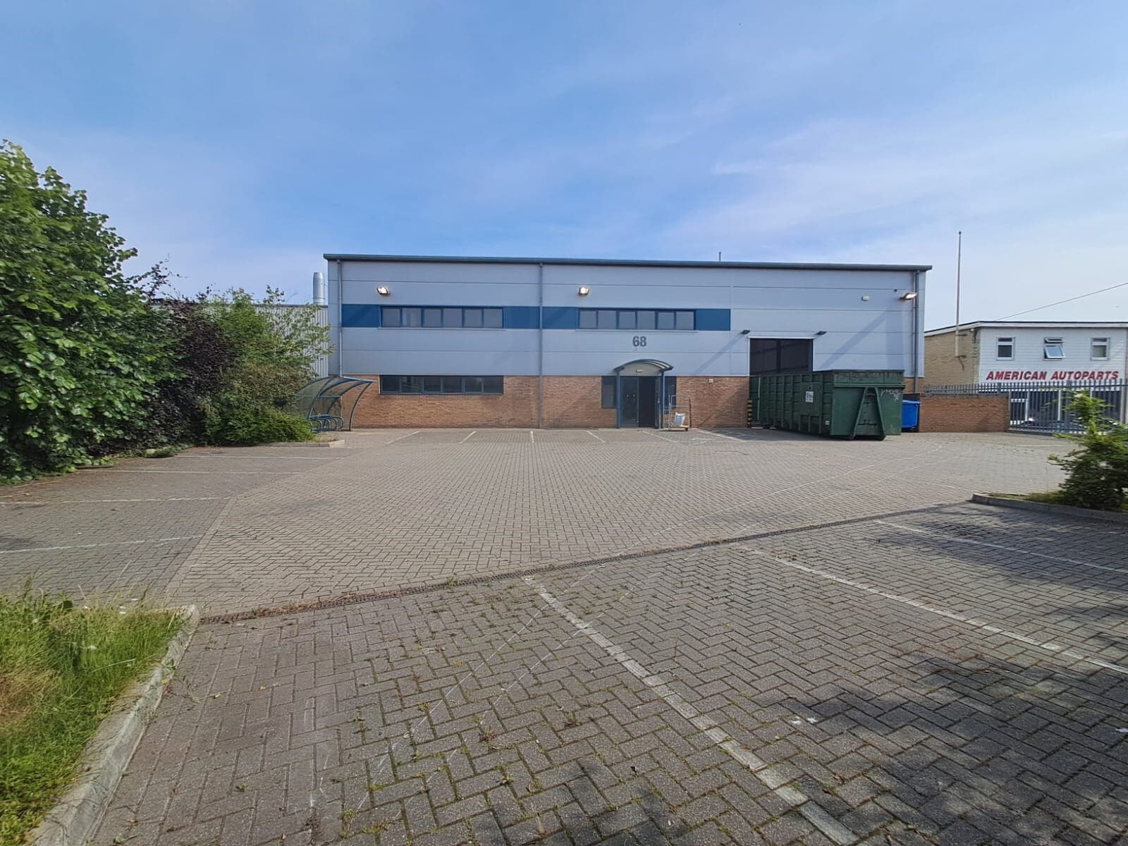 68 Holmethorpe Ave, Redhill to rent Building Photo- Image 1 of 4