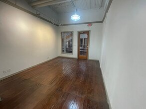 2215 Strand St, Galveston, TX to rent Interior Photo- Image 1 of 3
