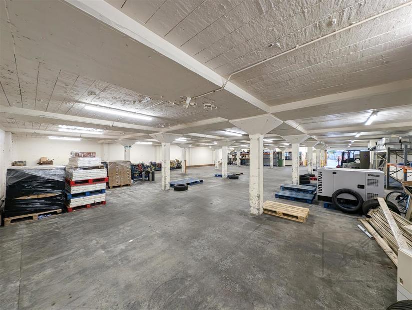 Second Ave, Chatham to rent Interior Photo- Image 1 of 21