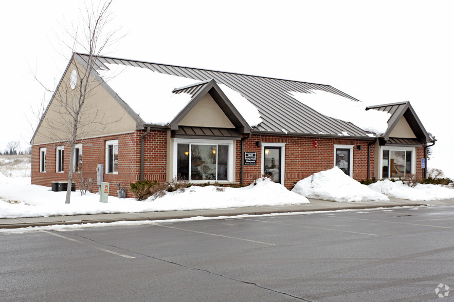 8631-8633 Eagle Point Blvd, Lake Elmo, MN for sale - Primary Photo - Image 1 of 1